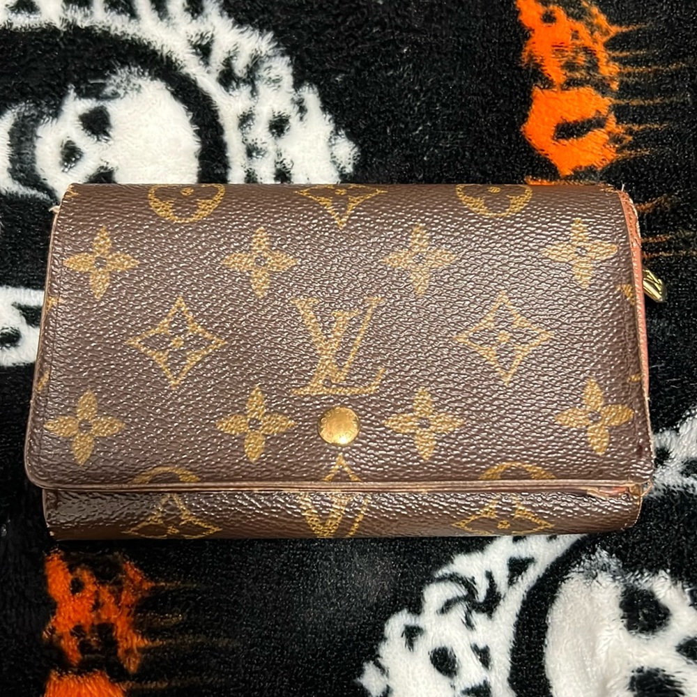 Louis Vuitton vintage wallet AND Louis Vuitton luggage tag combo.